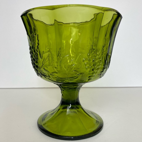 Vintage EUC, Indiana Glass Co. Harvest Grape Avocado Green Glass Compote - Picture 5 of 15